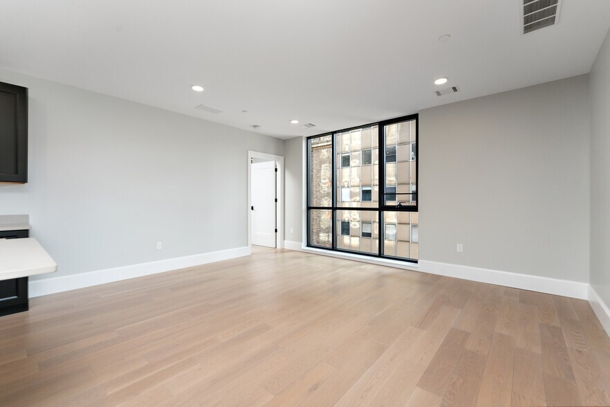 Building Photo - 350 Oliver Ave