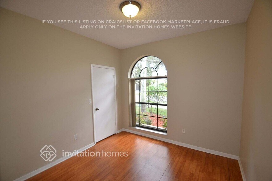 Building Photo - 11571 Waterford Ct