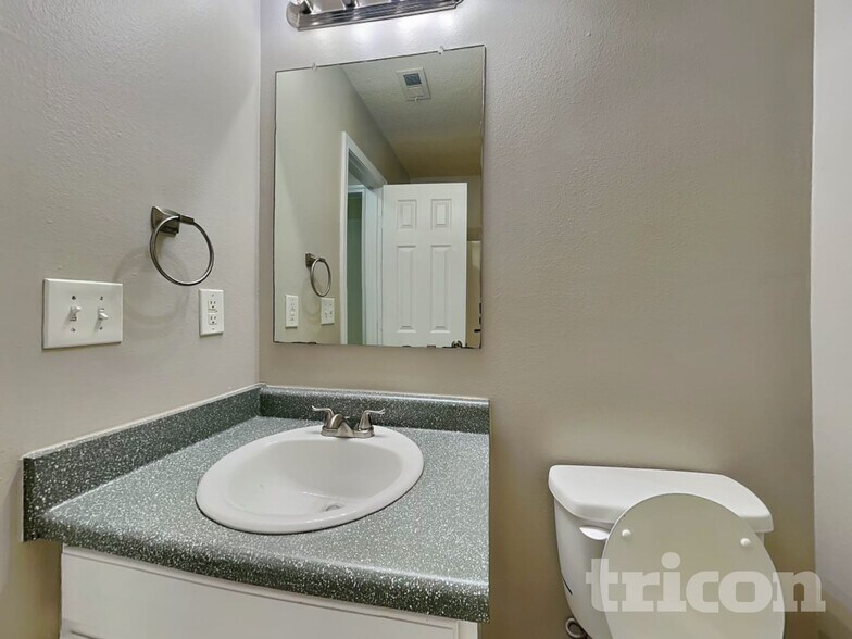 Building Photo - 7360 Old Chapel