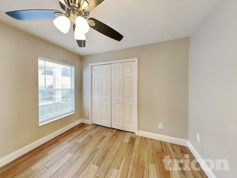 Building Photo - 10123 41st Ct E