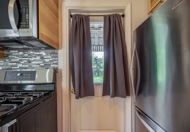 Building Photo - Your Ideal Lifestyle Awaits in this Stunni...