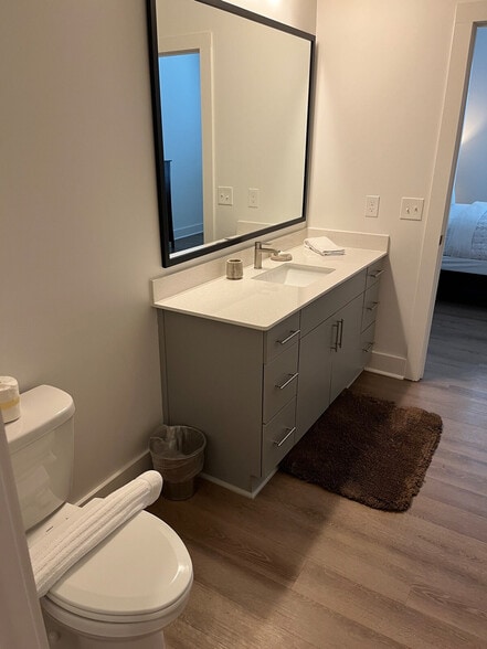 Building Photo - 611 Cooper River Cir