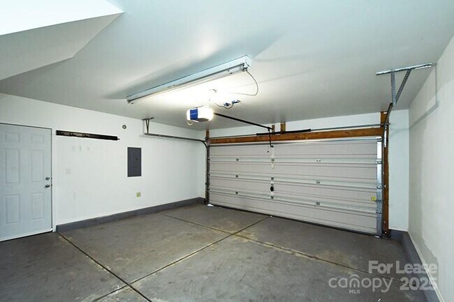 Building Photo - 129 Bosburg Dr