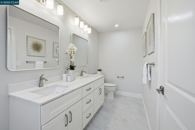 Building Photo - 289 Sierra Dr