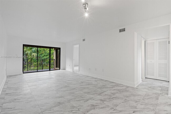 Building Photo - 330 W Park Dr