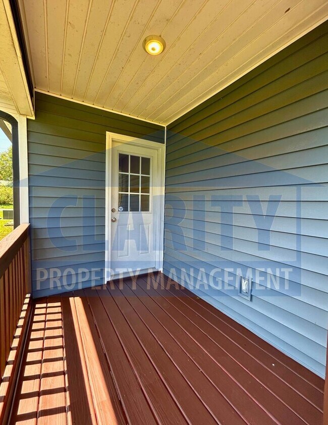 Building Photo - Charming 3 Bedroom, 2 Bath Home with Spaci...