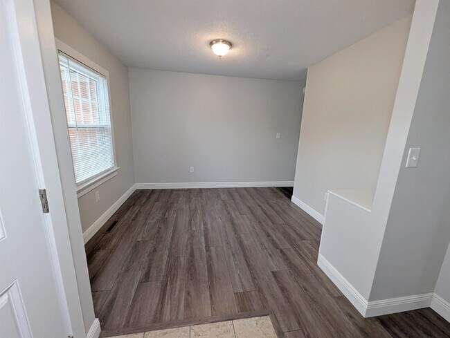 Building Photo - 103 Cherry Ave