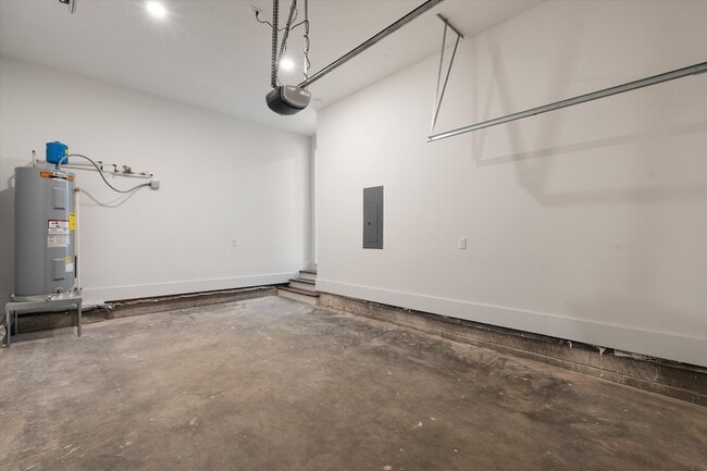 Building Photo - 1802 10th Ave N