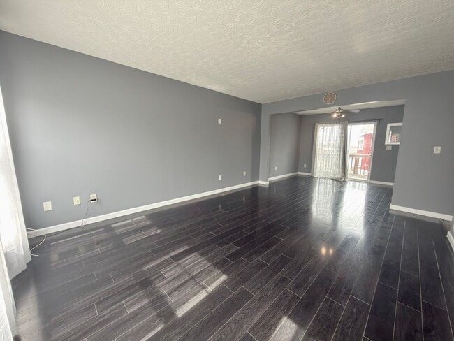 Building Photo - 3-bedroom, 2-bathroom home located in Cincinnati offering a functional layout and practical ameni...