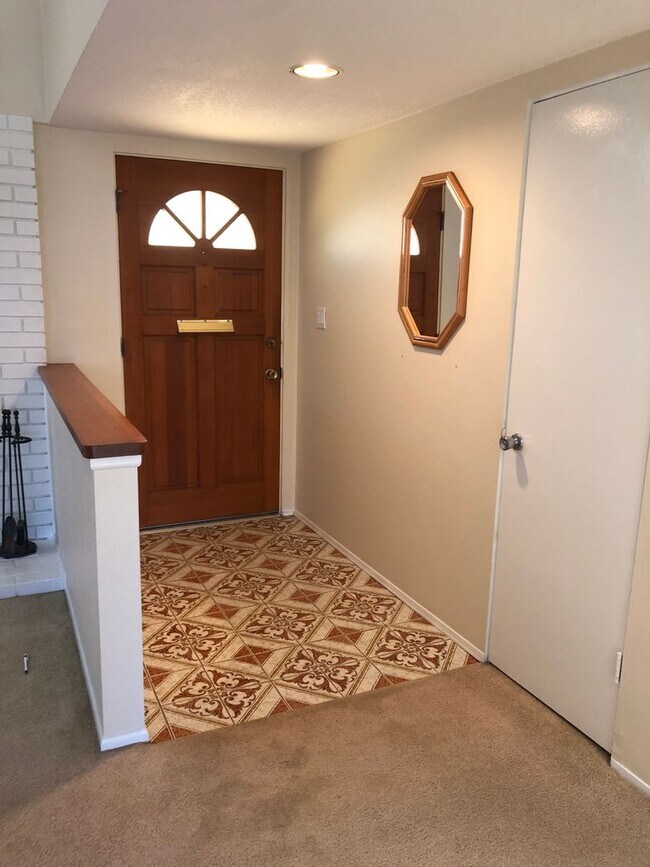 Building Photo - Spacious Single Story 4 bed 2 bath home in Serra Mesa w/2 car garage