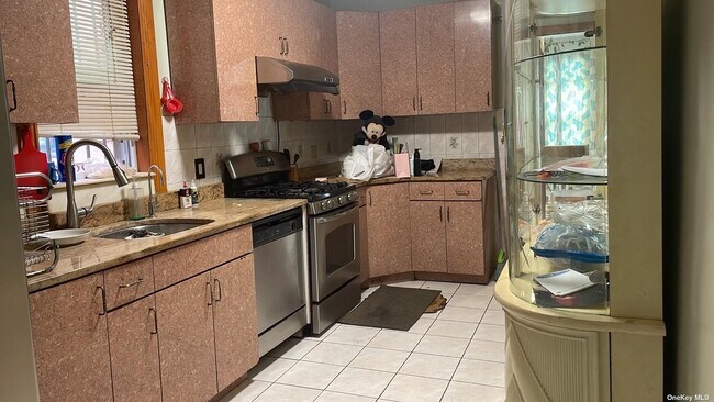 Building Photo - 135-10 87th Ave