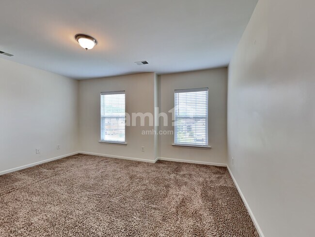 Building Photo - 407 Pine Hill Ln