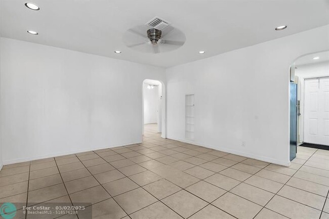Building Photo - 4932 SW 12th St