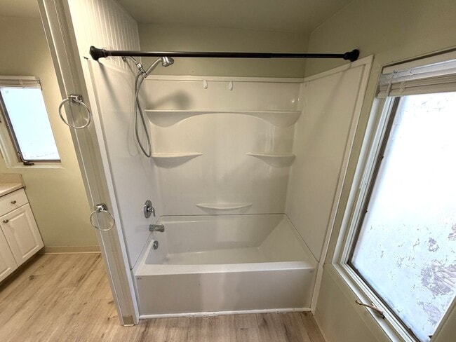 Building Photo - Pet Friendly 3 Bed 1 Bath Single Family Ho...