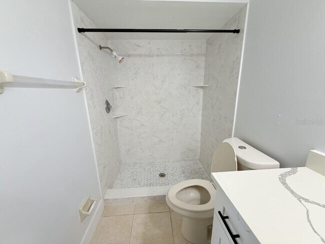 Building Photo - 109 Lakepointe Cir