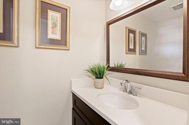 Building Photo - 6571 Snowbell Ln