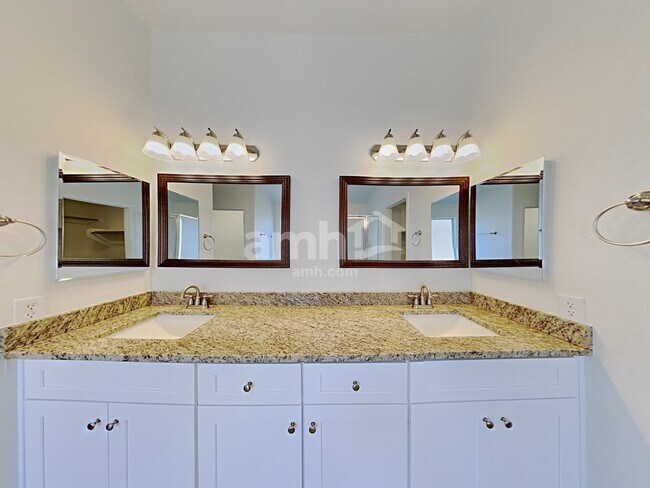 Building Photo - 3840 E Heather Ct