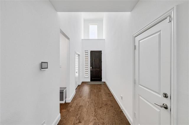 Building Photo - 1921 Bristol St