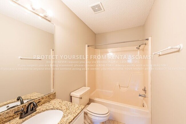 Building Photo - 3031 Essex Dr