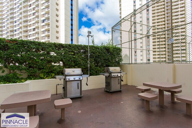 Building Photo - 469 Ena Rd