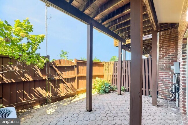 Building Photo - 6126 Madison Crest Ct