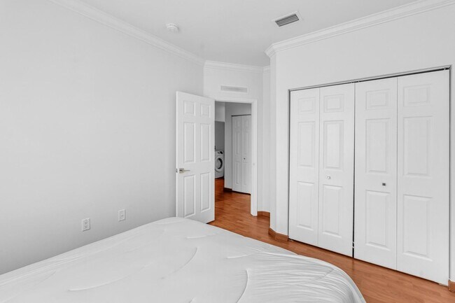 Building Photo - Fully Furnished Townhome in East Hollywood!