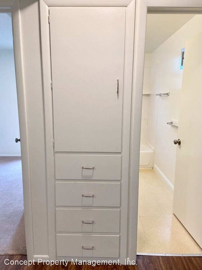 Building Photo - 2614 S Green St