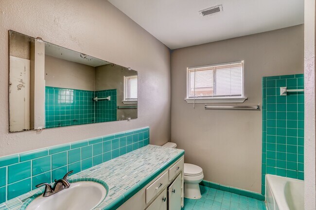 Building Photo - 13914 Duncannon Dr