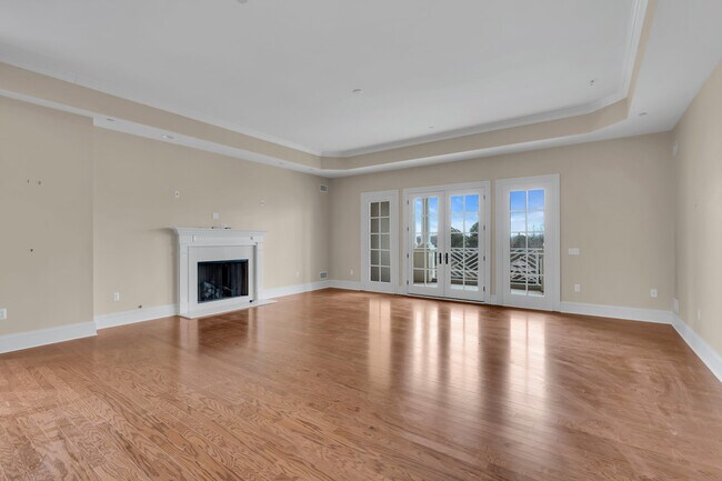 Building Photo - 1021 Oval Rd