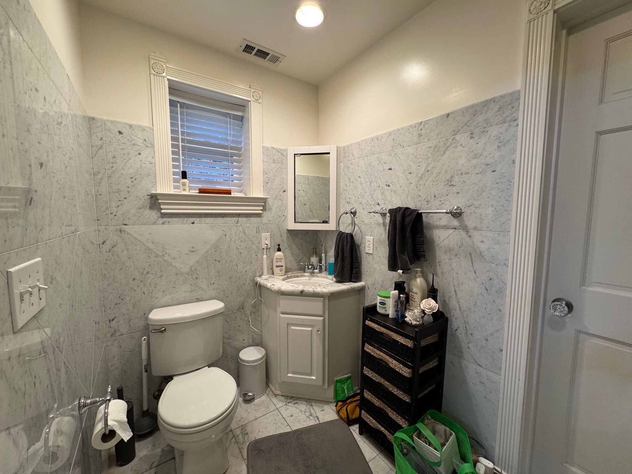 Building Photo - 2112 Santa Clara Ave