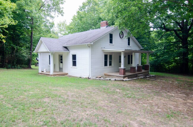 Building Photo - Country Living