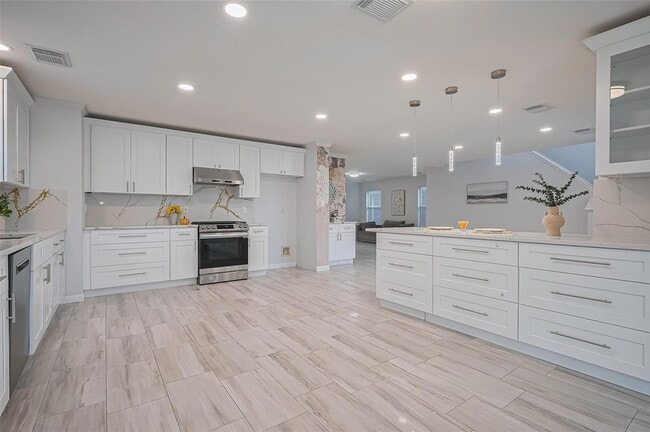 Building Photo - 5914 Clerkenwell Dr