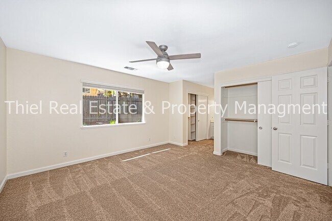 Building Photo - 2277 Knollwood Dr