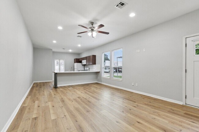 Building Photo - 3701 Derbigny St