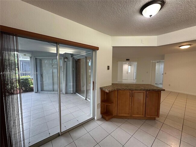 Building Photo - 2651 SE 19th Ct