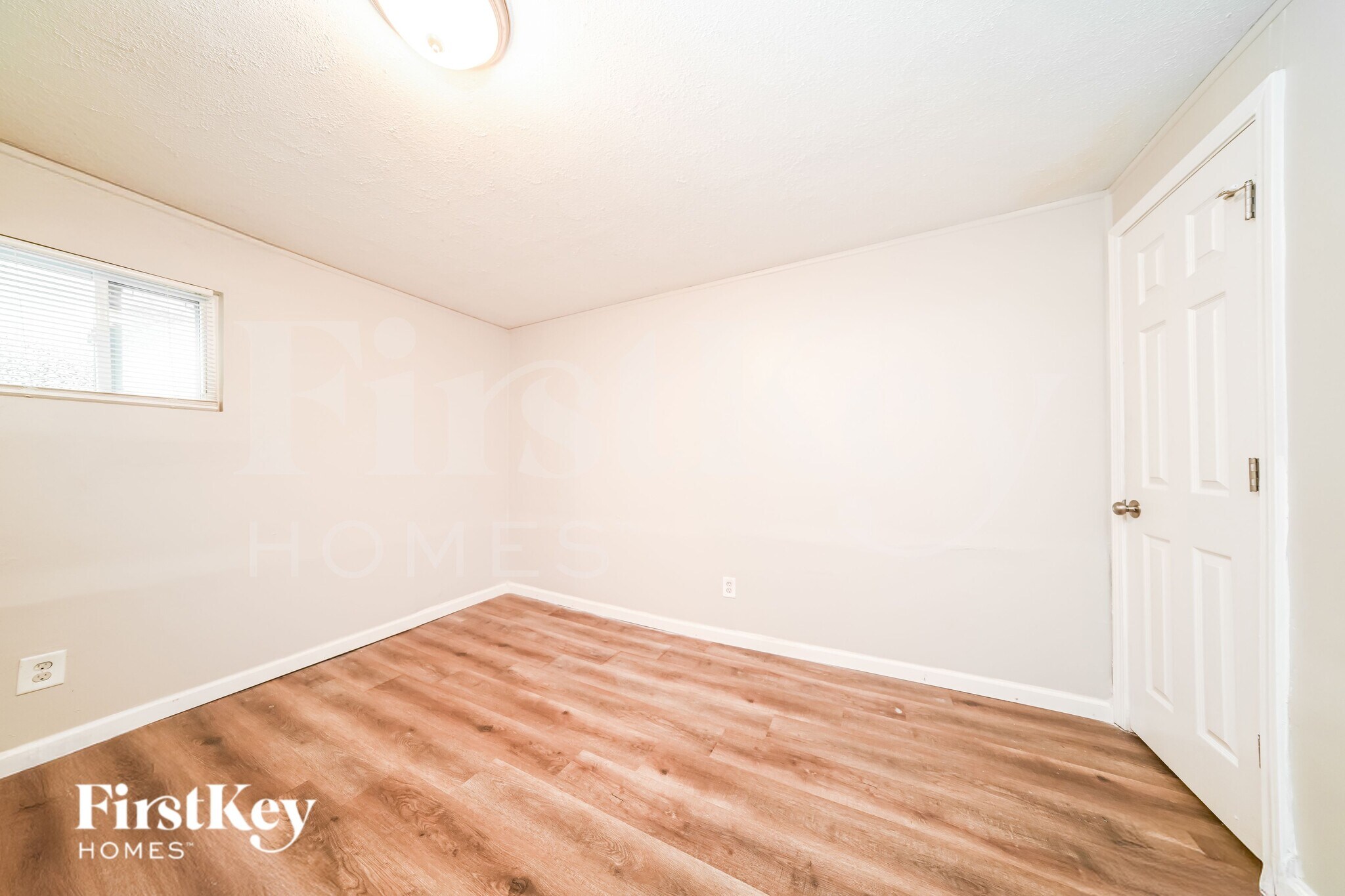 Building Photo - 342 Roxbury Dr