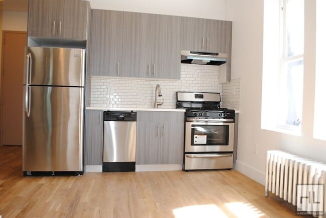 Primary Photo - 19 STREET / South Slope / Spacious Sun-Fil...