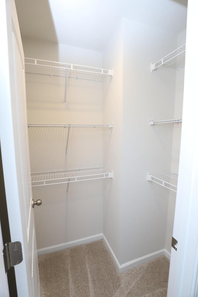 Building Photo - 1960 Barnhart Dr