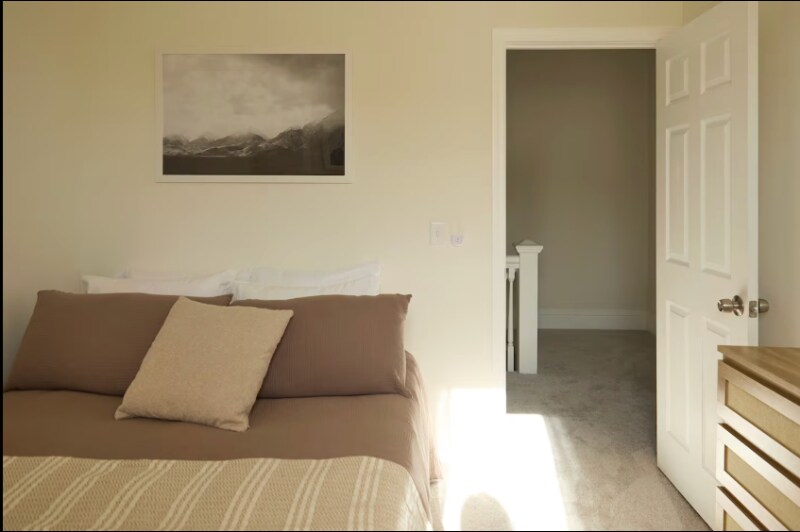 Building Photo - 2433 S 16th St