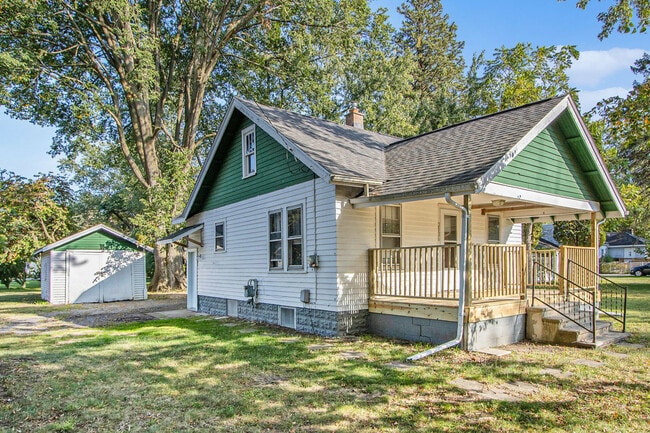 Primary Photo - 2826 Courtlandt Ave