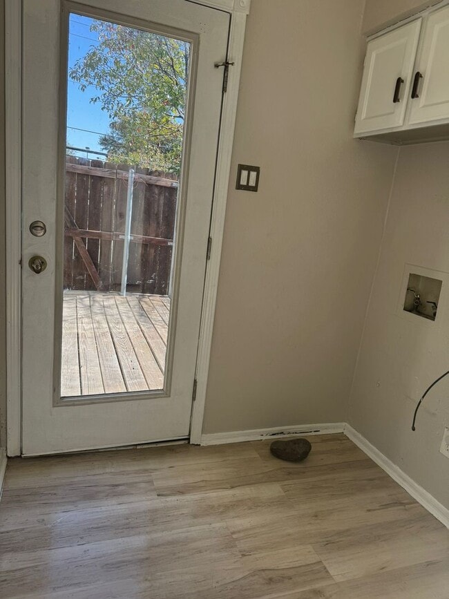 Building Photo - Ready to move in...