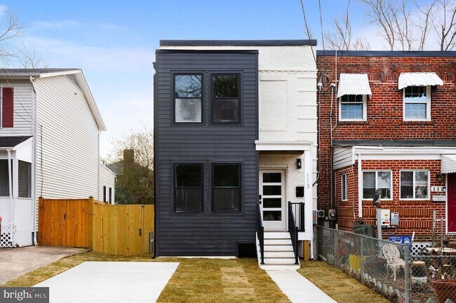 Building Photo - 113 Clifford Ave