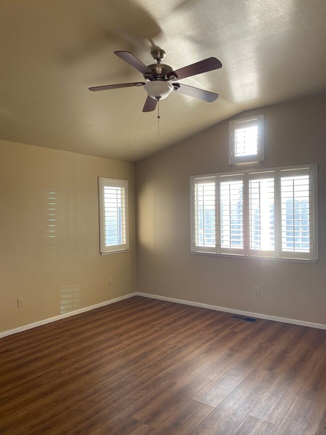 Building Photo - 3 bedroom 3 bathroom Salida Home