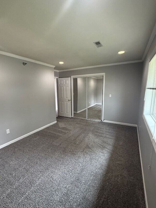 Building Photo - 142-156 Goldenrod