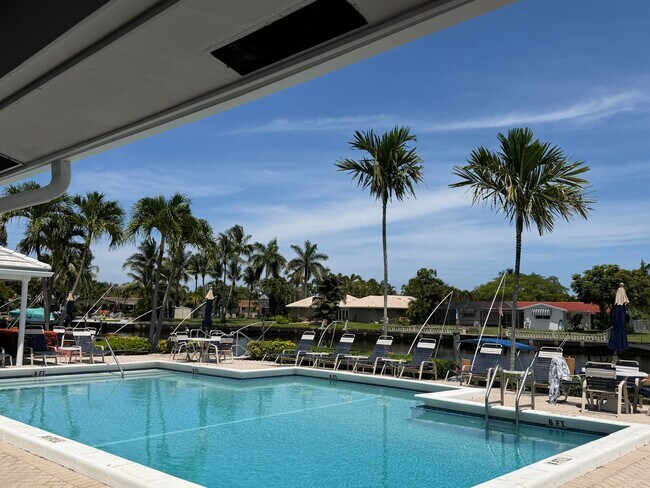 Building Photo - 180 Cypress Club Dr