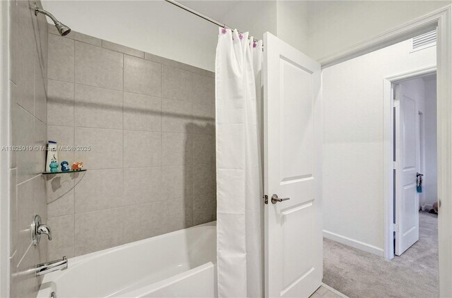 Building Photo - 242 SW 159th Ln