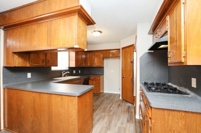Building Photo - 815 Park Meadow Dr