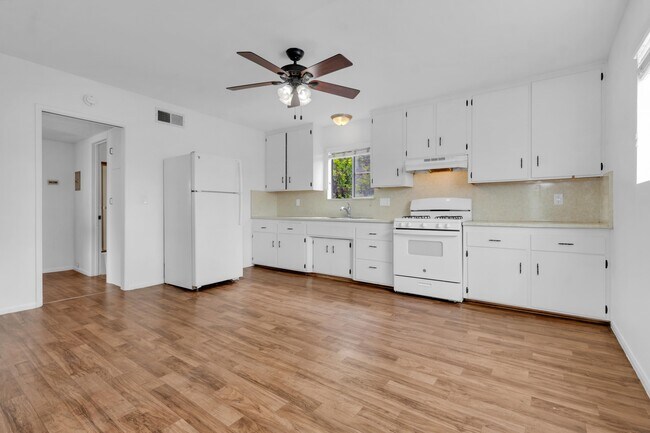Building Photo - 4745 Choctaw Dr