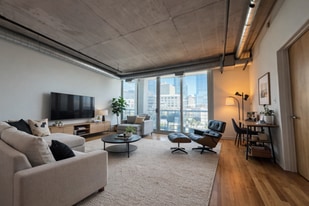 Building Photo - 700 W Van Buren St