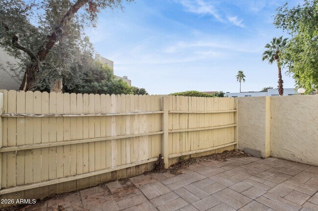 Building Photo - 7625 E Camelback Rd